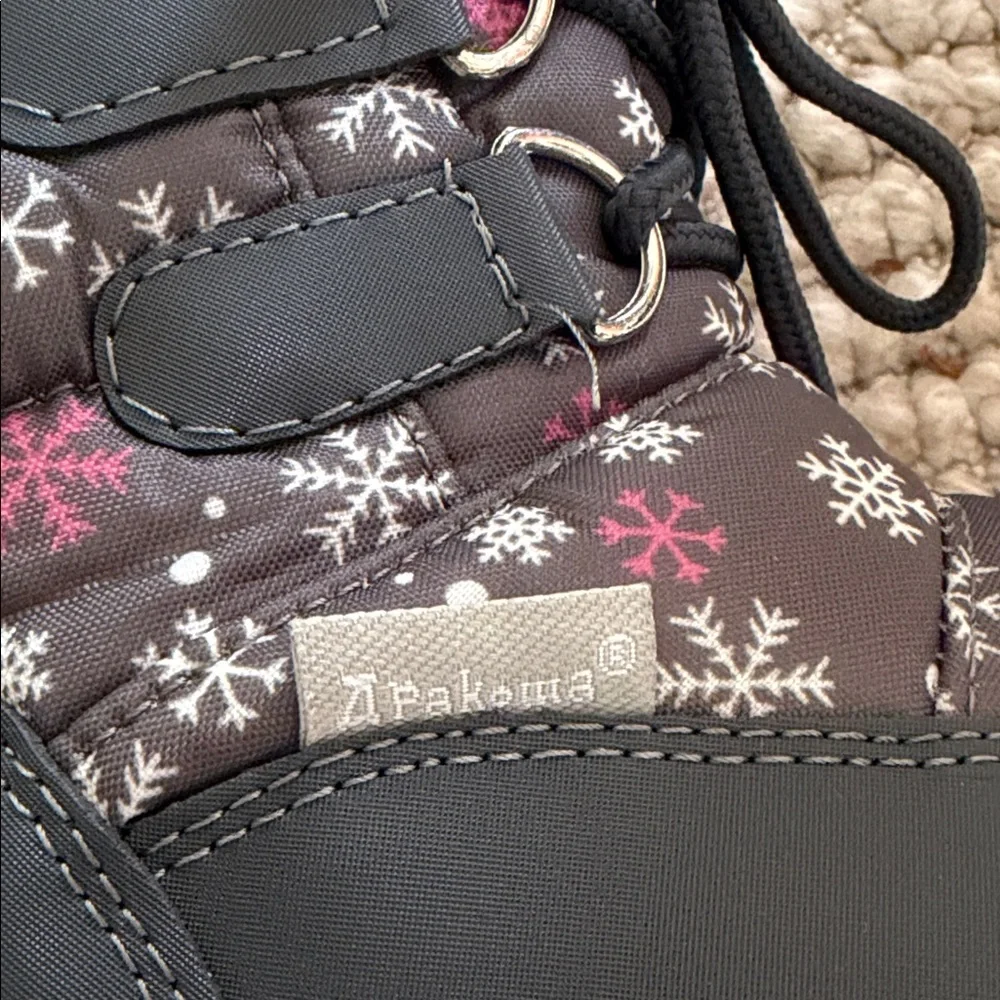 Cozy Snowflake Kids Boots - Black and White